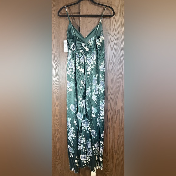 Abercrombie and Fitch Pleated Maxi Dress - Picture 2 of 4